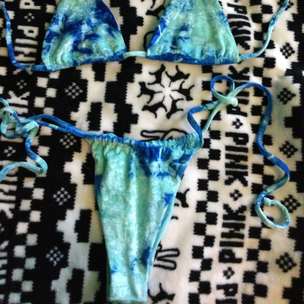Frankie’s bikini